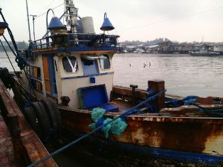 Kapal Perang Tangkap 2 Kapal Ikan Filipina di ZEE