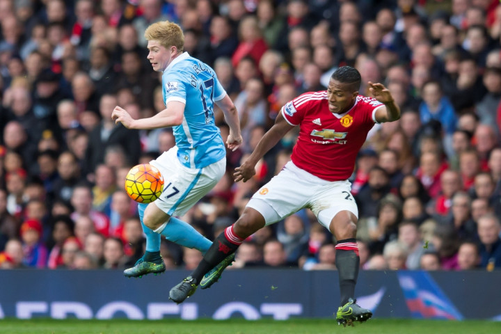 Derby Manchester Berakhir Antiklimaks  