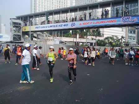 Ribuan Orang Ramaikan Mandiri Jakarta Marathon 2015