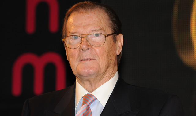 Roger Moore Komentari Spekulasi James Bond Seorang Gay