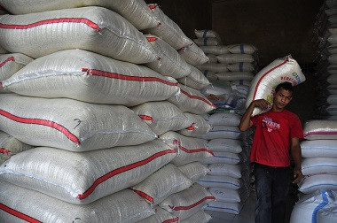 Imported Rice Flows Into Indonesia in November 2015