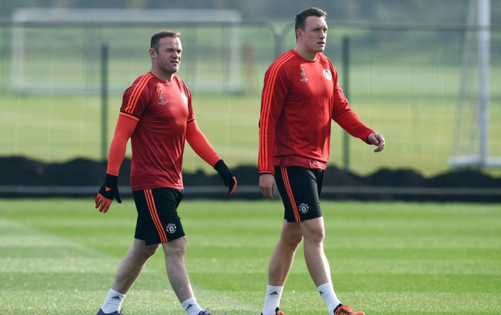 Jones Tak Takut Jika Harus Bersaing dengan Ramos dan Hummels