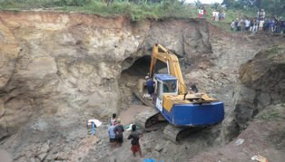 Dari 61 Penambang Pasir di Lumajang, Hanya 20 yang Legal