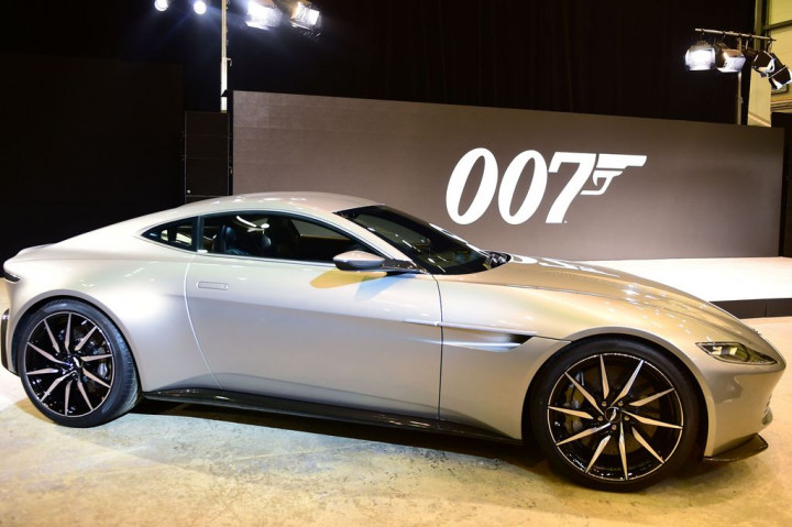 Mobil James Bond Dijual