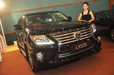 Jakarta Auto Show, Mobil Mewah Diskon Hingga Rp300 Juta