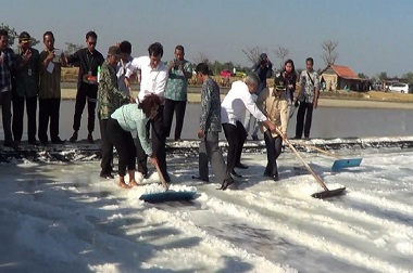 Garam Jatim tak Laku, Soekarwo: Garamnya Bercampur dengan Tanah