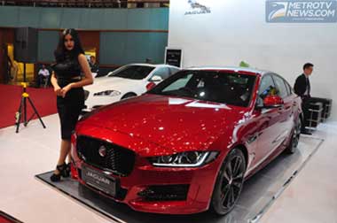 Jaguar XE, Mid-Saloon Berteknologi Pesawat Luar Angkasa 