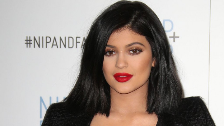 Kylie Jenner Kesal Sering Digosipkan Operasi Plastik