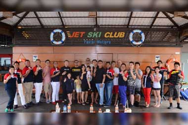 Komunitas Pengguna Maserati <i>Ngebut</i> di Laut 