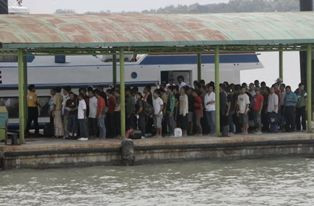 Tak Berizin, 31 Pekerja Asing Dideportasi