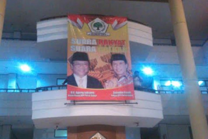 Agung Persilahkan Ical Pasang Baliho di DPP