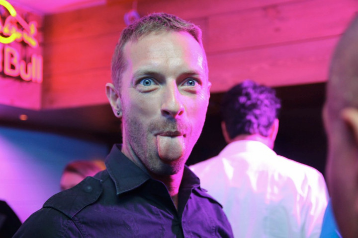 Coldplay Sebar Kode Misterius di Stasiun Kereta