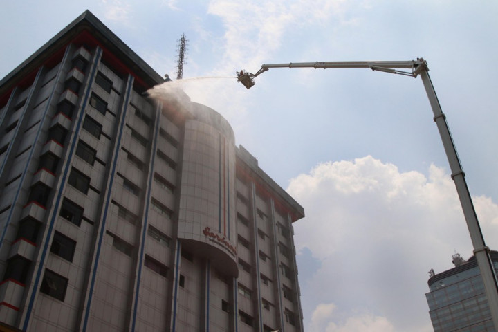 Ekonomi Lesu, Penjualan Sarinah Tersungkur