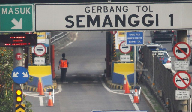 Gerbang tol dalam kota. (Foto: Antara/Dhoni Setiawan)