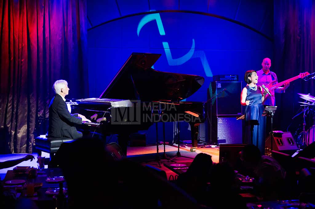 Aksi Musisi Jazz David Benoit Hibur Penggemarnya di Jakarta