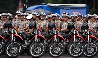 Tegakkan 5 Tertib, Ahok Hibahkan Rp150 Miliar ke Polisi