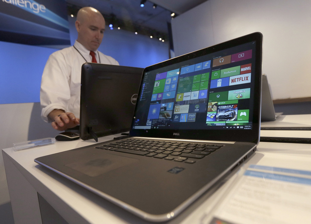 Muncul rekomendasi yang bertentangan dari Microsoft dan pembuat PC. (AP Photo / Jeff Chiu)