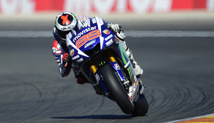 Rossi Tergelincir, Lorenzo Raih <i>Pole Position</i> dan Catatkan Rekor Lap