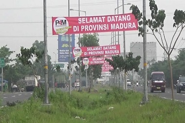 'Selamat Datang di Provinsi Madura' Bertebaran di Bangkalan 