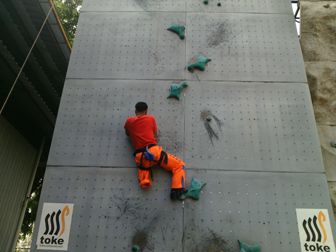 Puluhan Penyandang Difabel Antusias Ikuti Latihan Panjat Dinding 