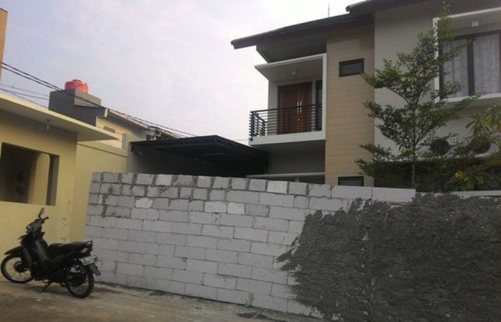 Penembokan Rumah Denny, Warga Komplek Bukit Mas Terpecah Dua