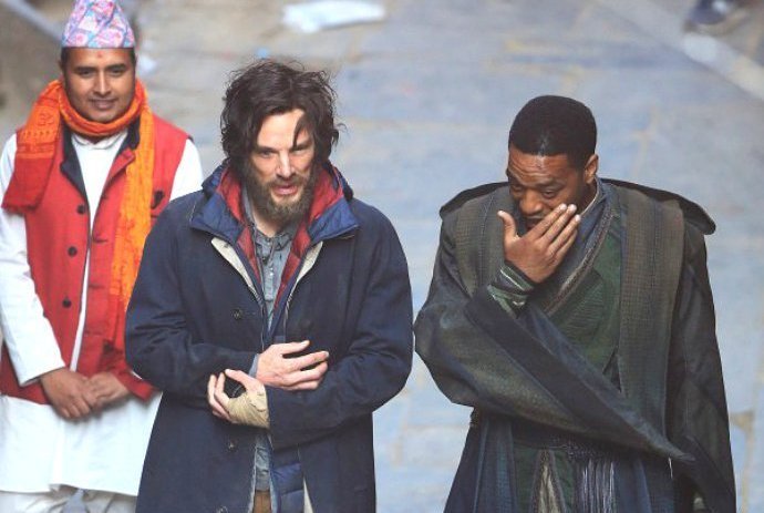Benedict Cumberbatch dan Chiwetel Ejiofor syuting film Doctor Strange (Foto:WENN)