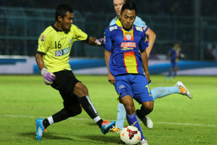 Samsul Arif Hattrick, Arema Sukses Benamkan Persegres 