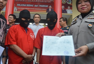Kredit Motor Pakai KK dan KTP Palsu, 2 Warga Surabaya Ditangkap