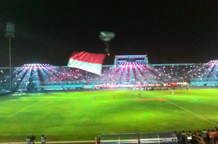 Aksi Penerjun Payung TNI Menambah Semarak Pembukaan PJS