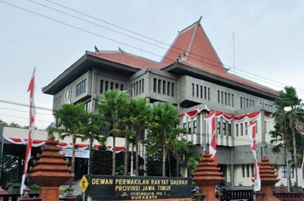 Gedung DPRD Jatim, Ant