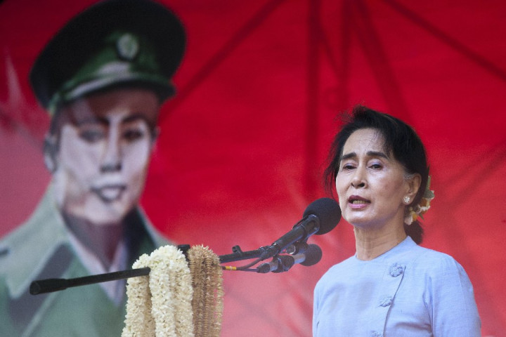 Suu Kyi Pertahankan Kursi di Parlemen Myanmar 