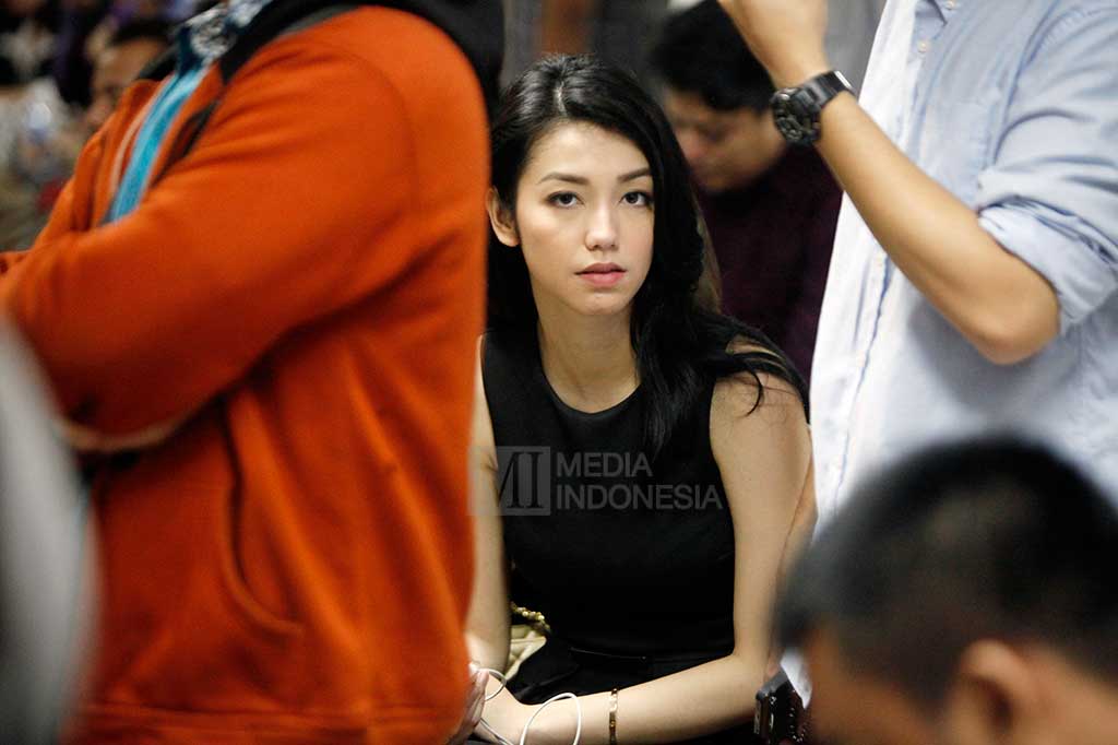 Velove Vexia Hadiri Sidang Ayahnya