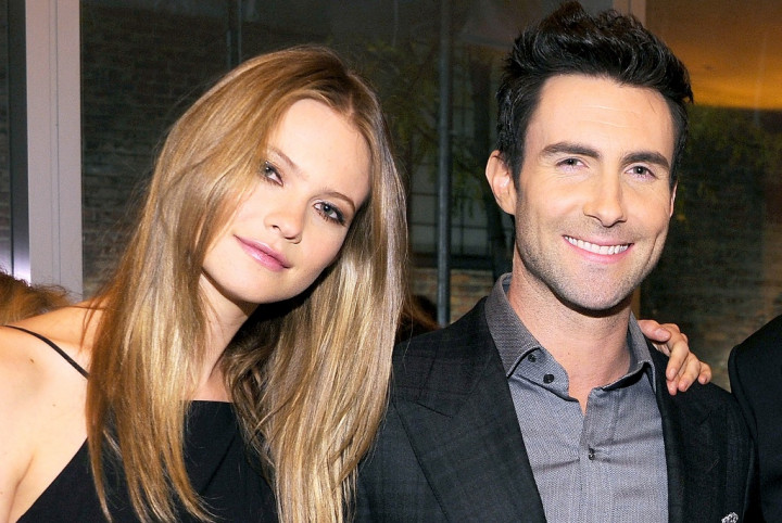 Kejutan Manis Adam Levine untuk Istri 