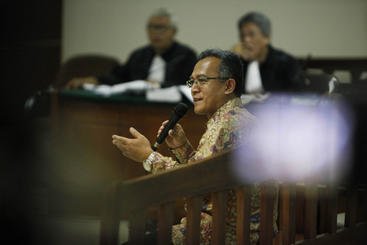 Usai Putusan, Kaligis Kembali Berikan Uang ke Hakim Tripeni