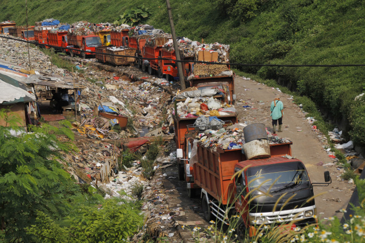 Saling Tuding Soal Sampah Jakarta
