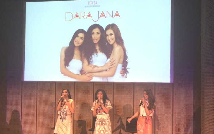 Dara Jana, Trio Vokal Wanita Asuhan Titi DJ