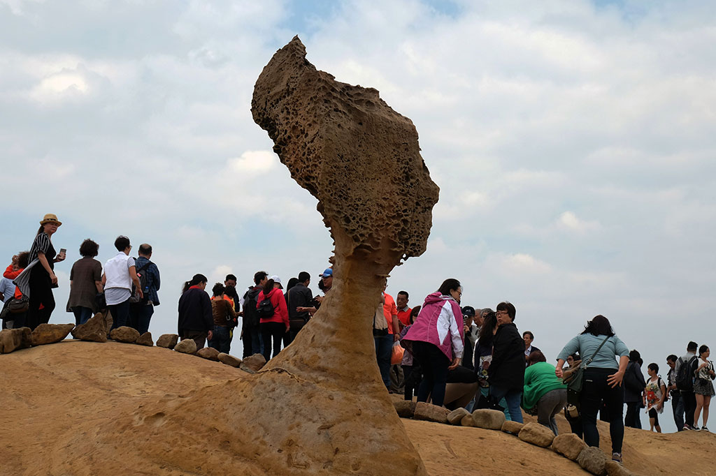 Ilmuwan Berusaha Selamatkan 'Queen's Head' dari Erosi