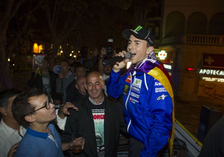 Lorenzo Tertimpa Sial Saat Rayakan Gelar Juara