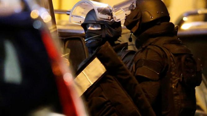 Pascapenyerangan Paris, Bandara Gatwick London Amankan Pria Mencurigakan