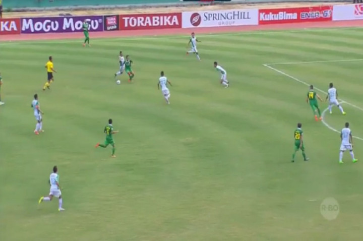 Surabaya United vs PS TNI Belum Menghasilkan Gol