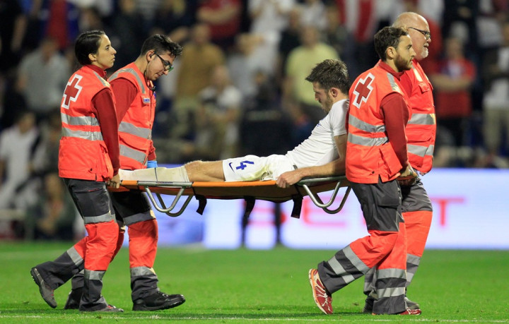 Michael Carrick Cedera, Absen Bela Inggris dan MU