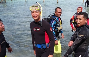 Budi Daya Terumbu Karang, Gubernur Ganjar Menyelam di Karimunjawa 