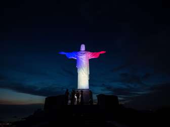 Paus Fransiskus Terguncang atas Serangan di Paris