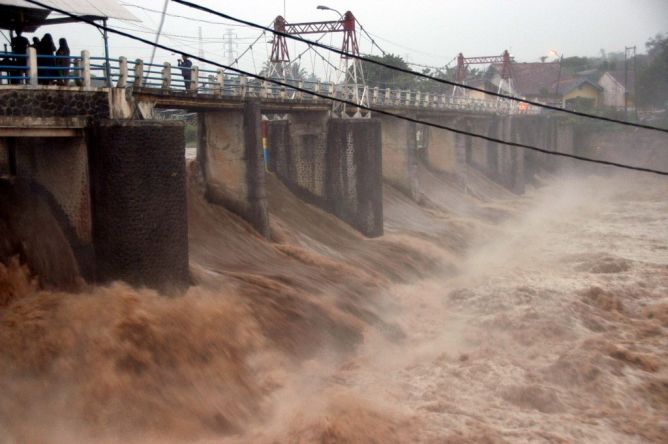Katulampa Sempat Sentuh Siaga I, Jakarta Waspada Banjir