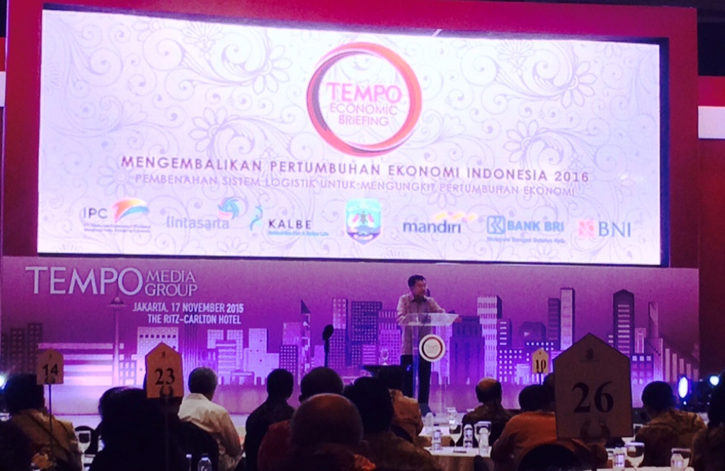 Wapres Jusuf Kalla saat memberikan pengarahan di Seminar Mengembalikan Pertumbuhan Ekonomi Indonesia 2016. (FOTO: MTVN/Suci Sedya Utami)