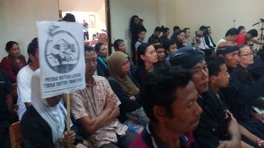 Usai Jalan 80 Km, Warga Penolak Pabrik Semen Hadiri Sidang PTUN Semarang 