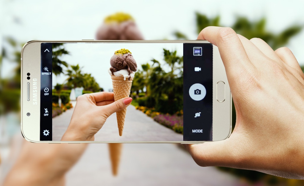 Ponsel berkamera membuat penggunanya bisa langsung mengunggah foto ke media sosial