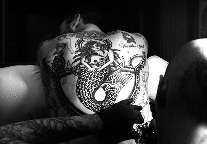 Adam Levine Tambah Tato Baru di Punggung