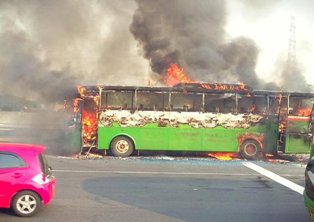 Bus Mayasari Bakti Terbakar Dekat Gerbang Tol Halim
