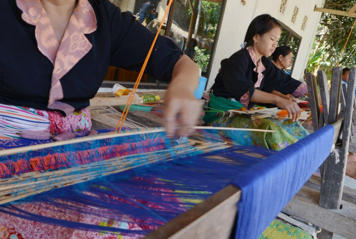Wanita Lombok Harus Bisa Menenun Kain